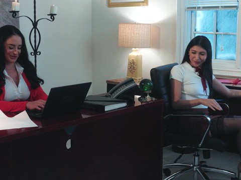 Find-Best-Tits.com presents: Big butt boss spreads legs to ride her coworker on the bed