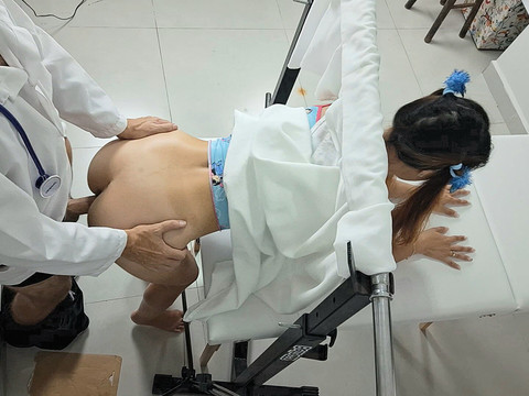 Find-Best-Tits.com presents: Gynecologist loses cell phone that contained videos of his patients!